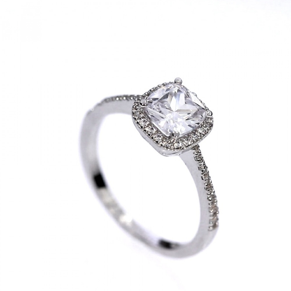 Golden ring with zircon