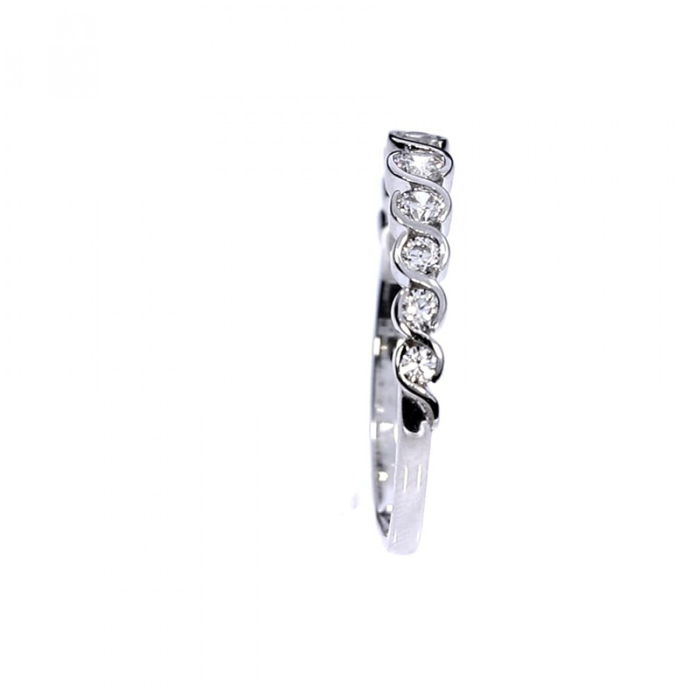 Gold ring with zircon