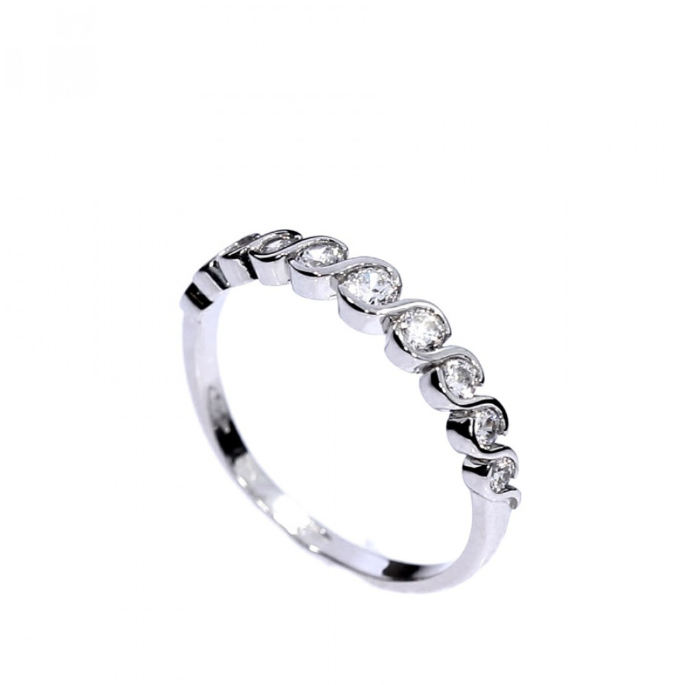 Gold ring with zircon