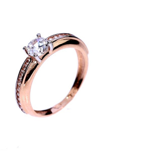 Kuldnesõrmus tsirkoonidega