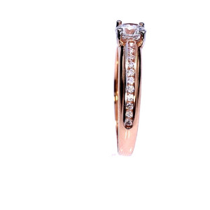 Kuldnesõrmus tsirkoonidega