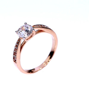 Golden ring with zircon