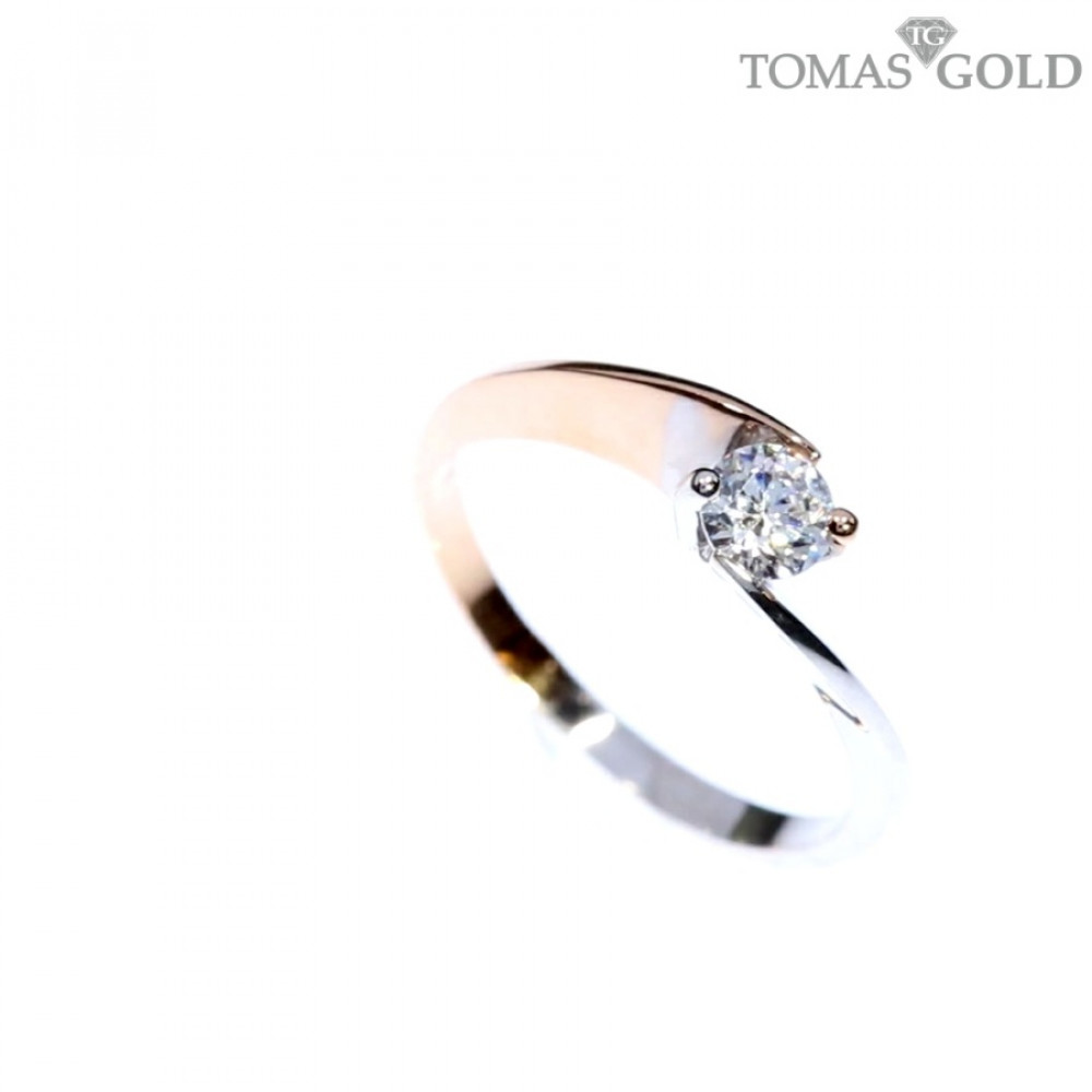 Golden ring with zircon