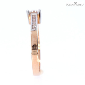 Golden ring with zircon