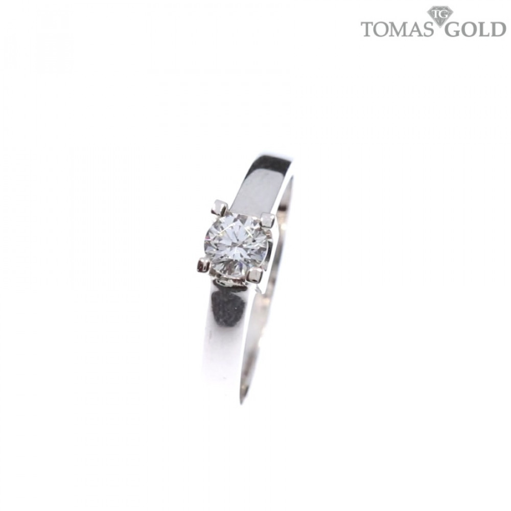 Gold ring with zircon