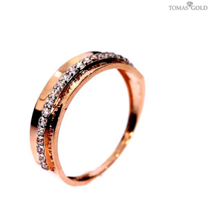 Golden ring with zircon