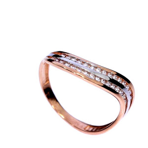 Golden ring with zircon