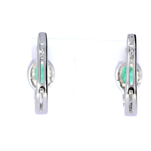 Gold earrings with emerald