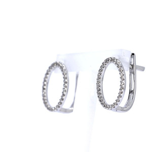 Gold earrings with diamonds
