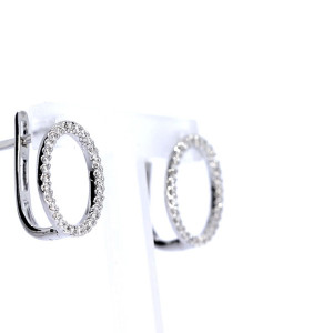 Gold earrings with diamonds