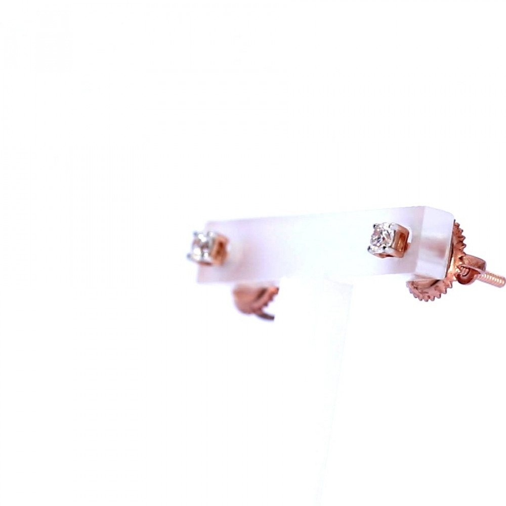Gold earrings with diamonds