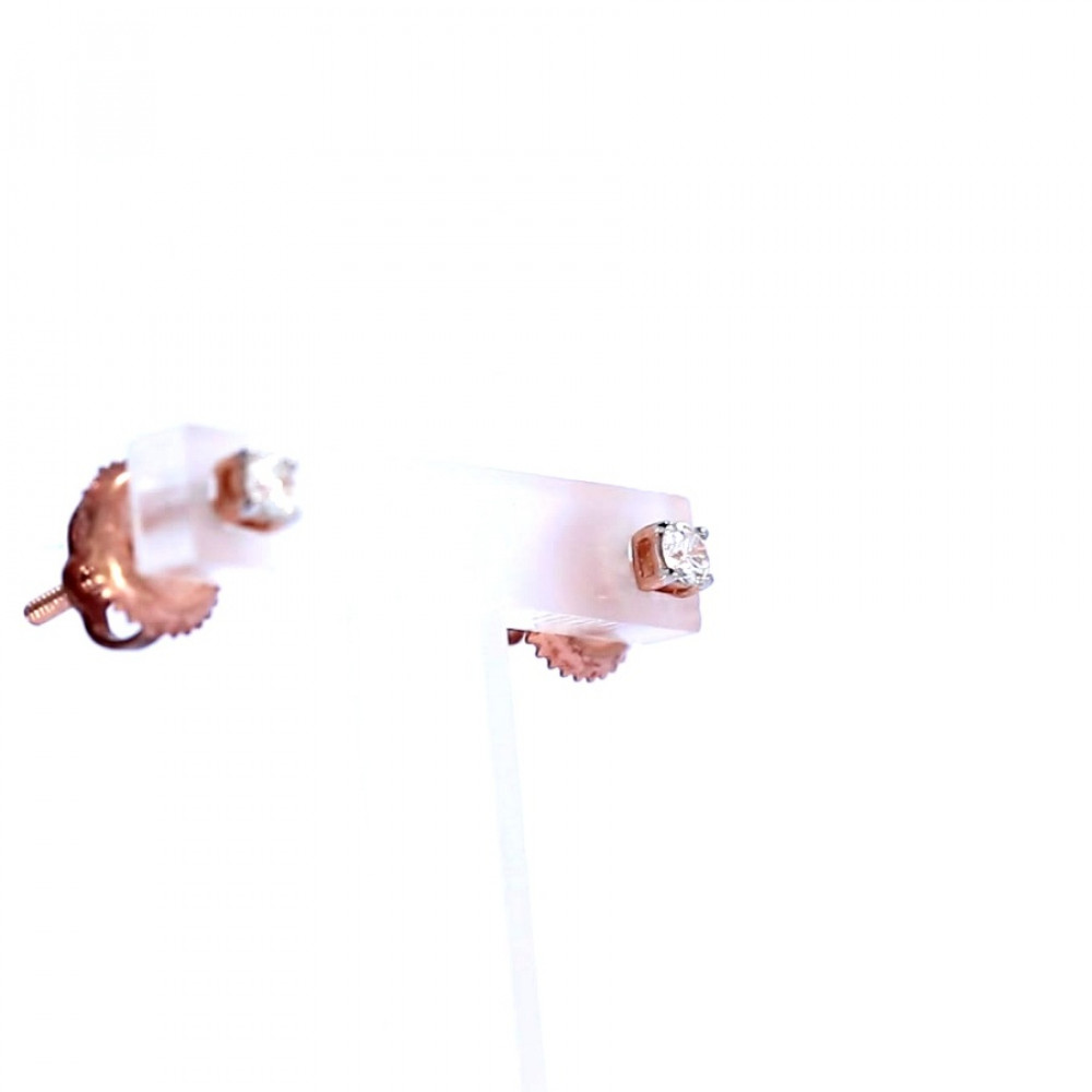 Gold earrings with diamonds