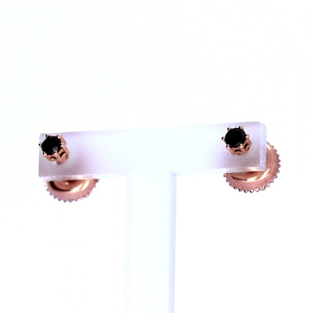 Vääriskividega kuldsed kõrvarõngad