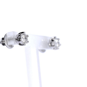 Golden earrings with precious stones