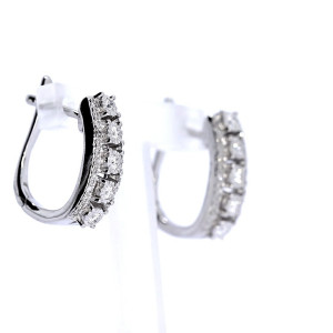 Gold earrings with diamonds