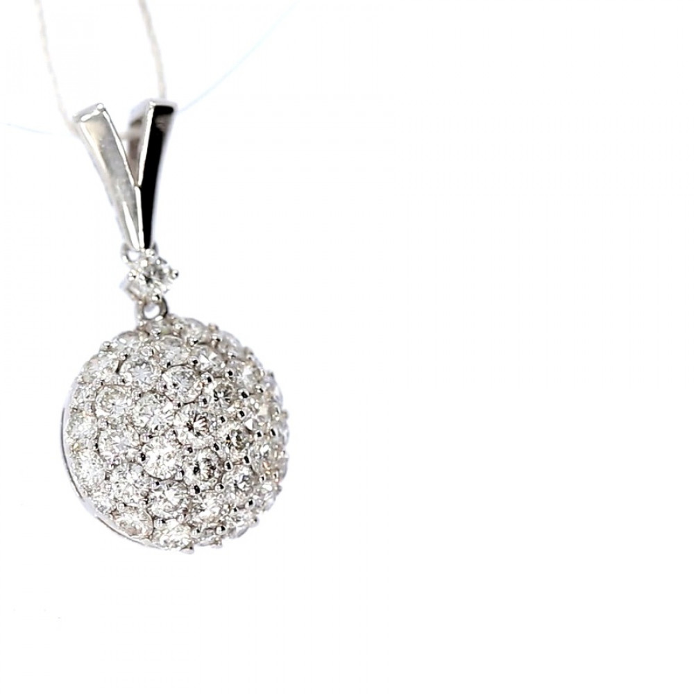 Golden pendant with with diamond