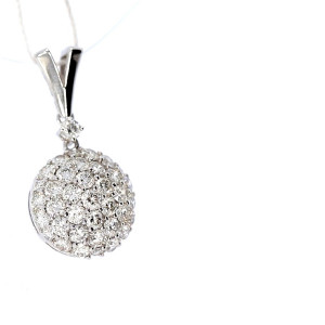 Golden pendant with with diamond