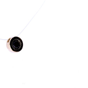 Золотой кулон с драгоценными камнями