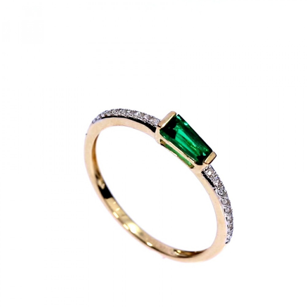 Gold ring with emerald