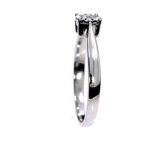 Kuldsõrmus briljandiga