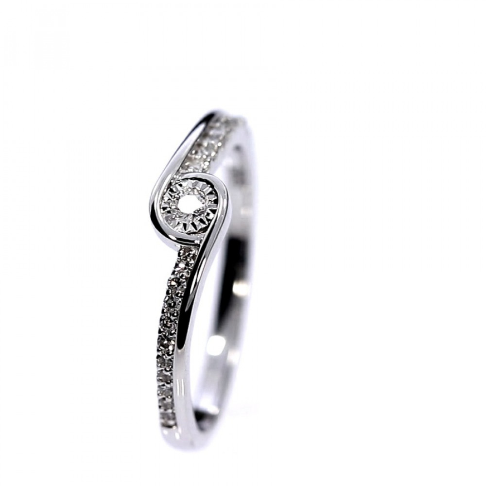 Golden ring with precious stones