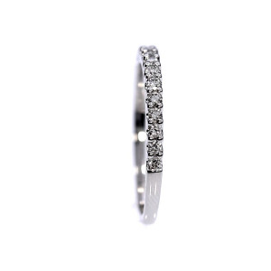 Vääriskividega kuldsõrmus