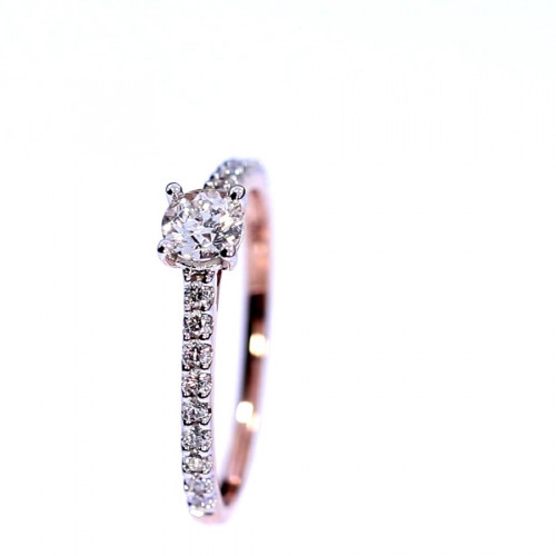 Vääriskividega kuldsõrmus