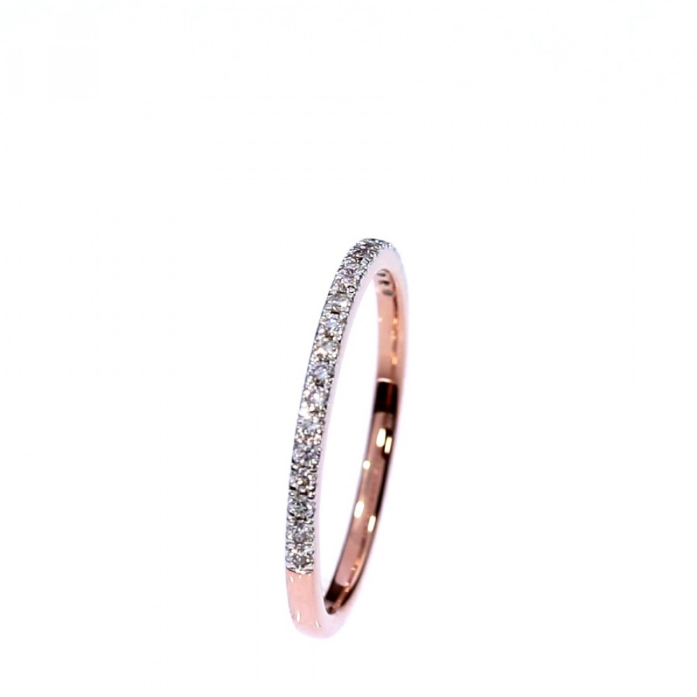 Gold ring with diamonds