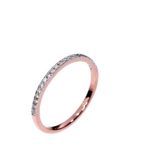 Gold ring with diamonds