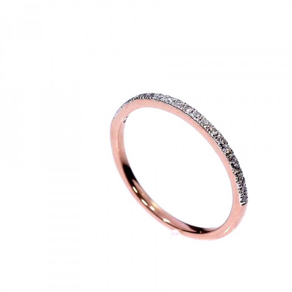 Gold ring with diamonds