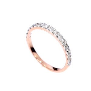 Gold ring with diamonds