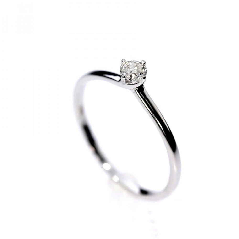 Золотое кольцо с  бриллиантом