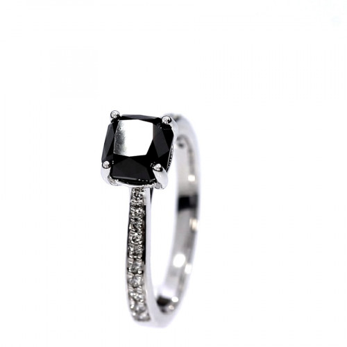 Kuldsõrmus mustade briljantidega