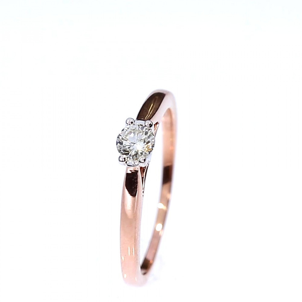 Gold ring with diamond
