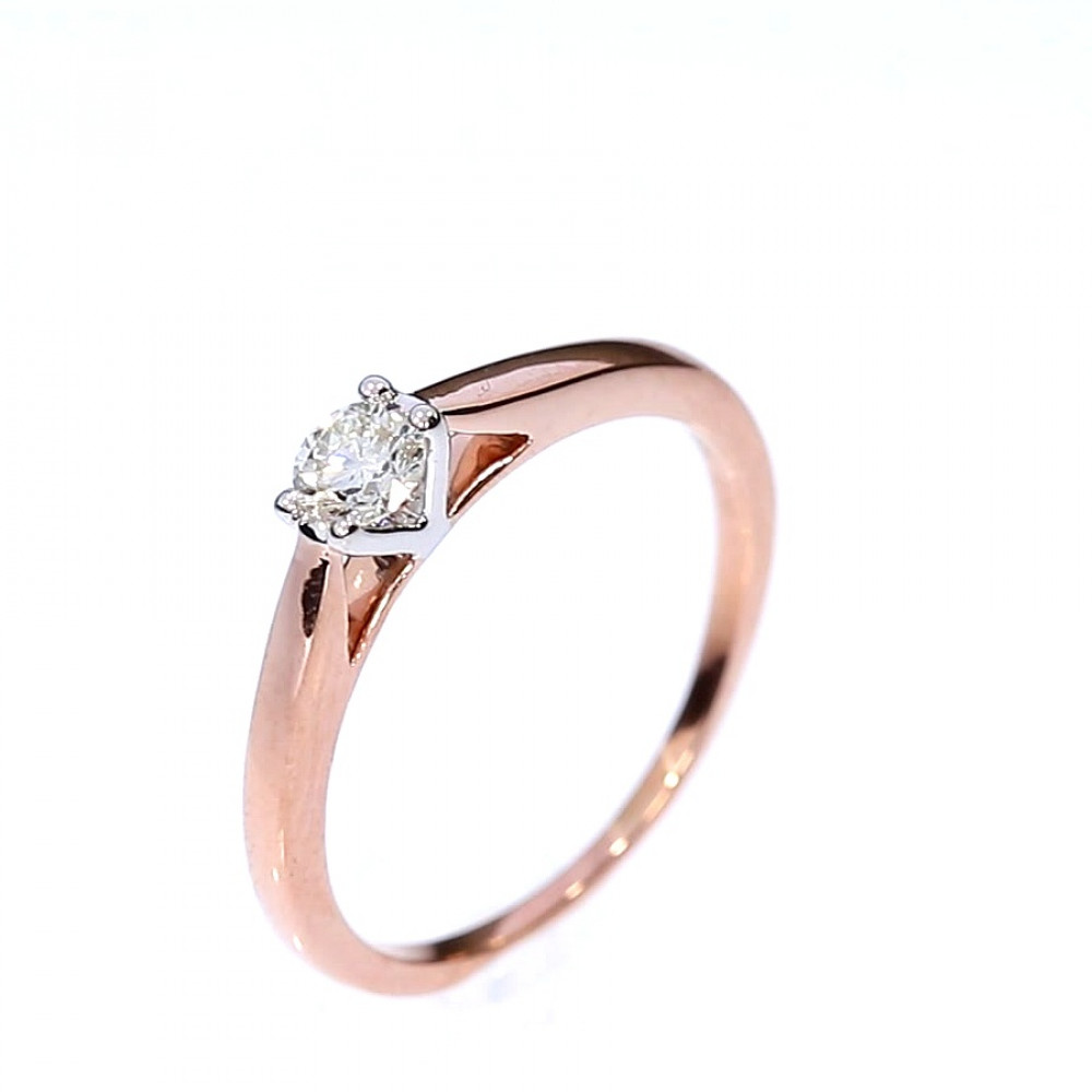 Gold ring with diamond