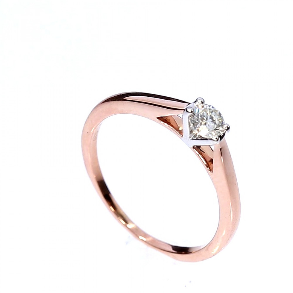 Gold ring with diamond