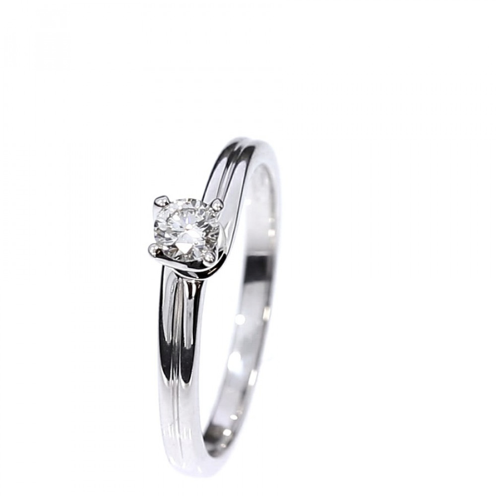 Gold ring with diamond