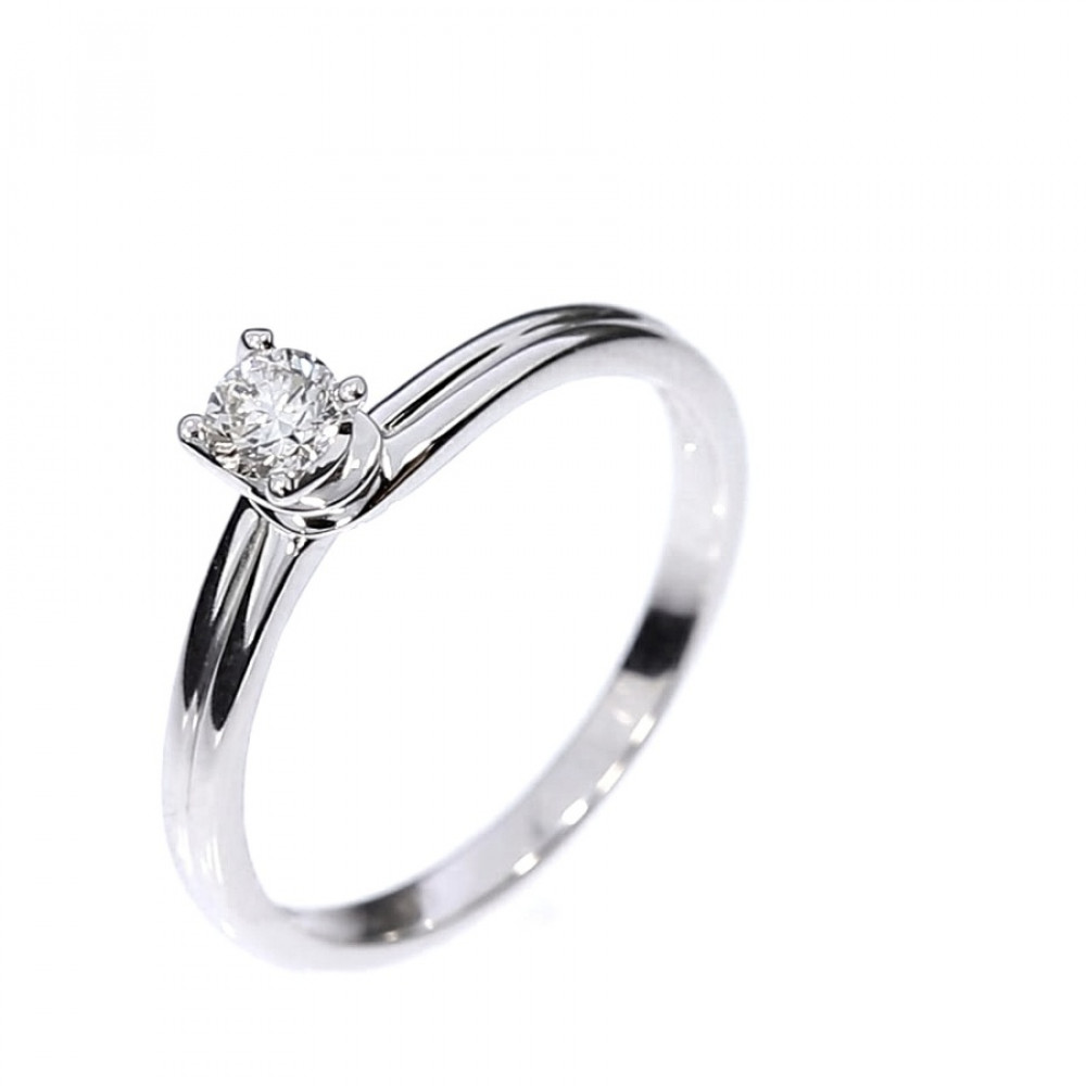 Gold ring with diamond