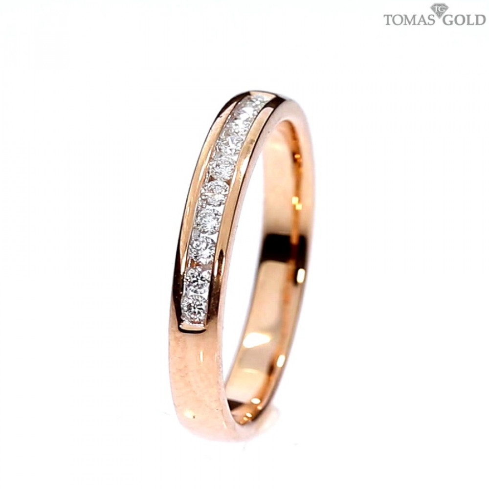 Gold ring with diamonds