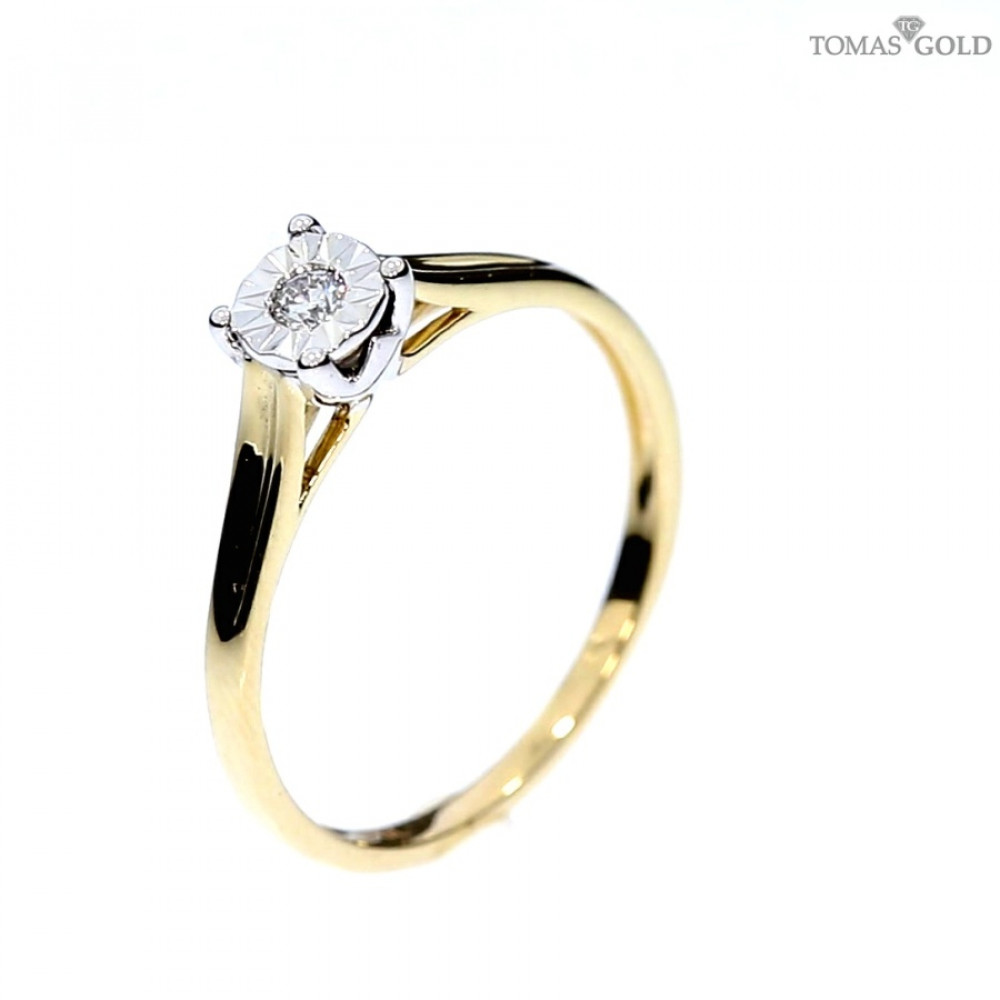 Gold ring with diamond