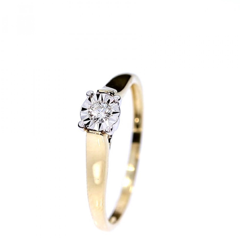 Gold ring with diamond