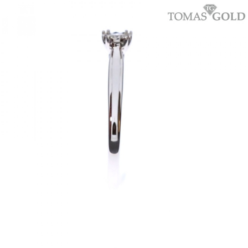 Gold ring with diamond