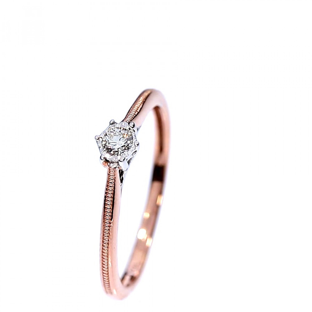 Золотое кольцо с  бриллиантом