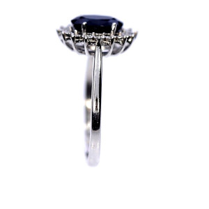 Auksinis žiedas su safyru