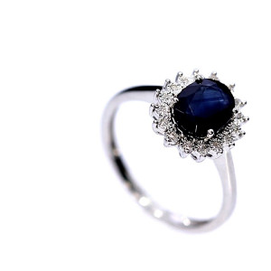 Auksinis žiedas su safyru