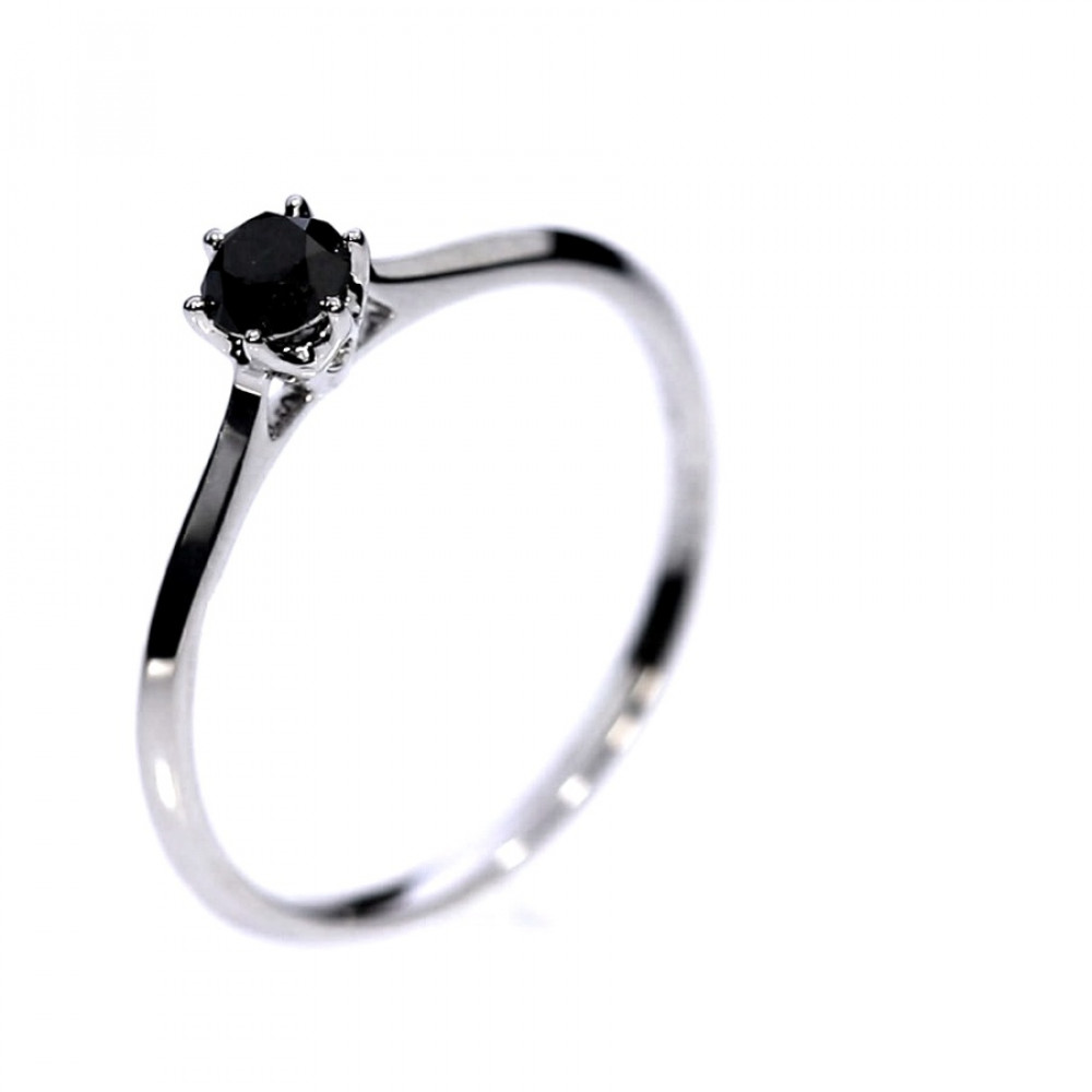 Золотое кольцо с драгоценными камнями