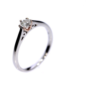 Auksinis žiedas su brangakmeniais