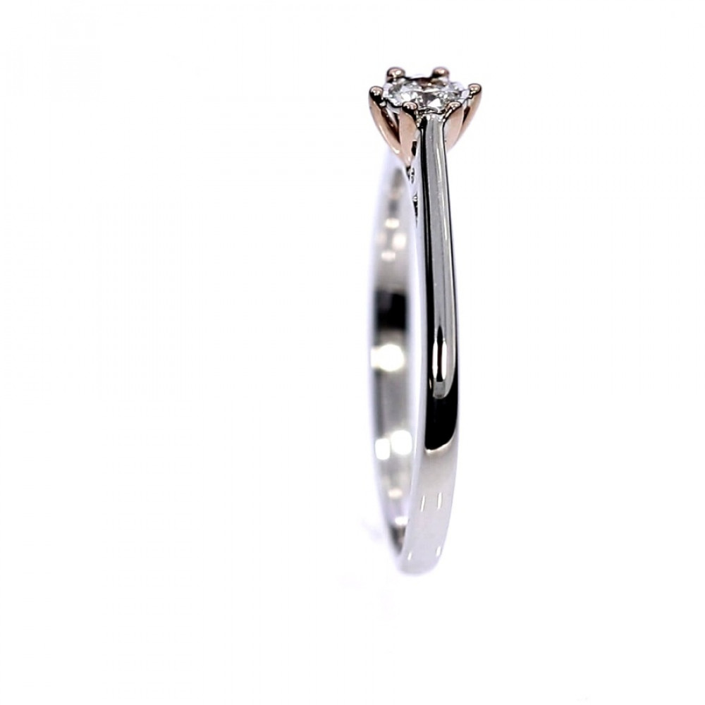 Auksinis žiedas su brangakmeniais