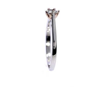 Auksinis žiedas su brangakmeniais