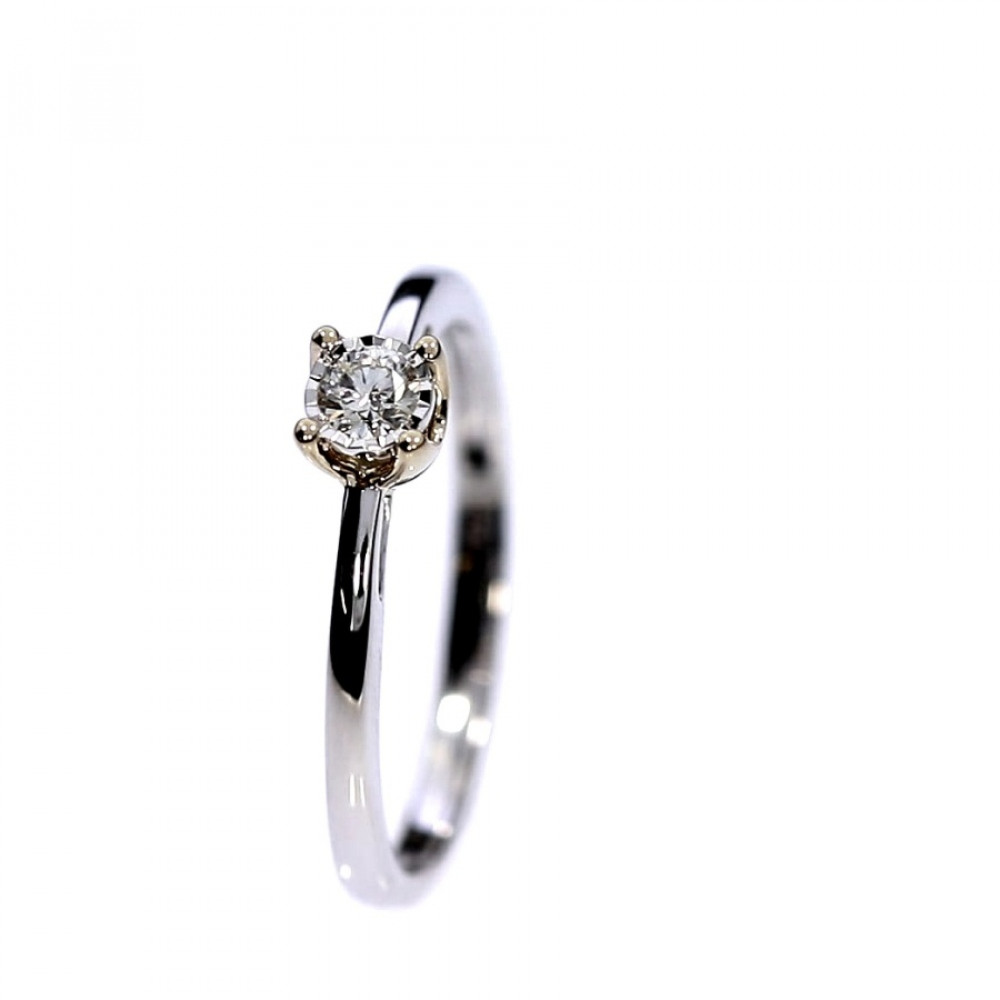 Золотое кольцо с драгоценными камнями